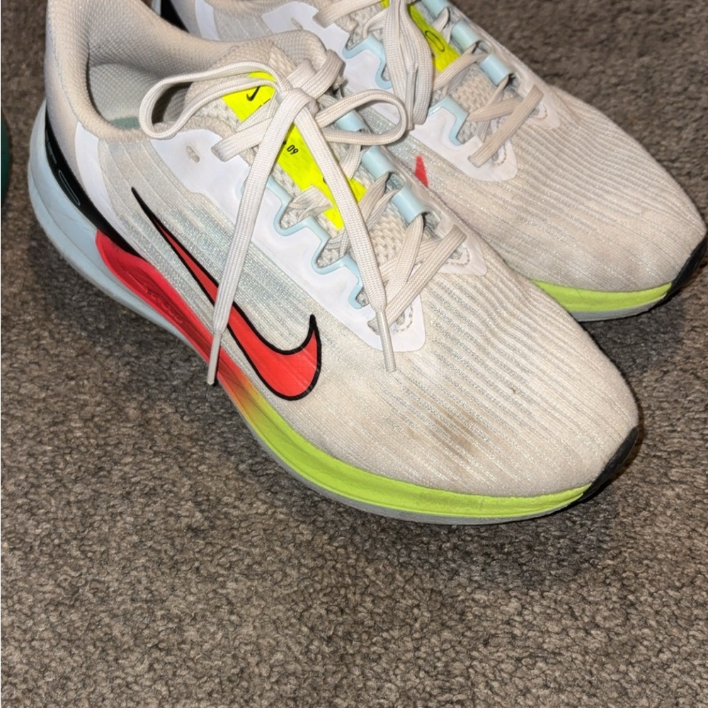 Nike Women's White and Red Athletic Shoes